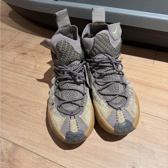 Nike Ispa Sneakers - Picture 2 of 3